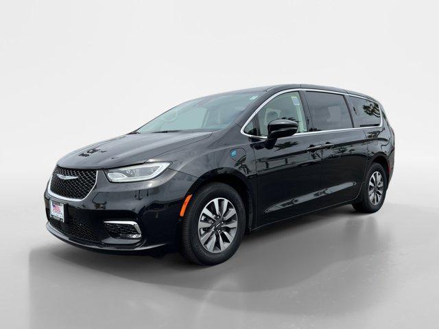used 2022 Chrysler Pacifica Hybrid car, priced at $28,487
