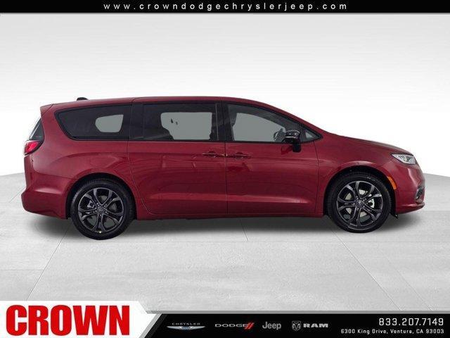 new 2026 Chrysler Pacifica car, priced at $43,785