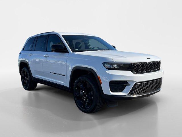 new 2025 Jeep Grand Cherokee car, priced at $42,580