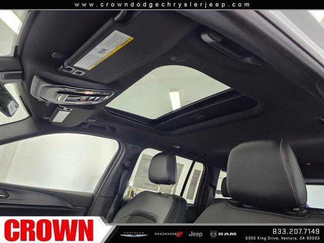 new 2025 Jeep Grand Cherokee car, priced at $39,375