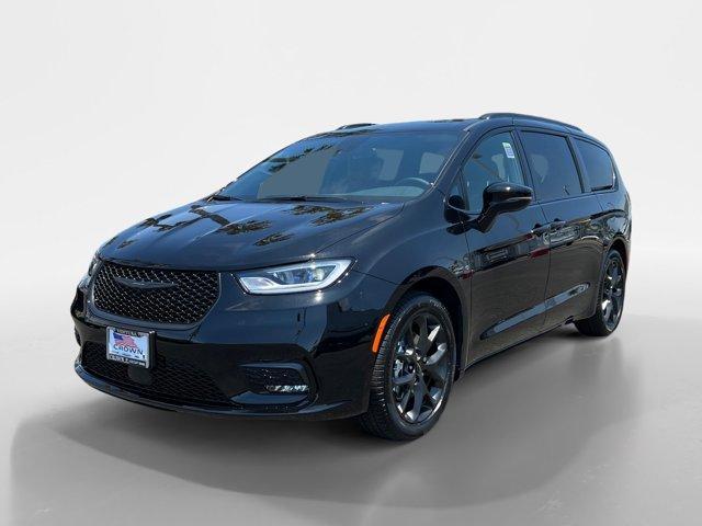 new 2024 Chrysler Pacifica car, priced at $43,320