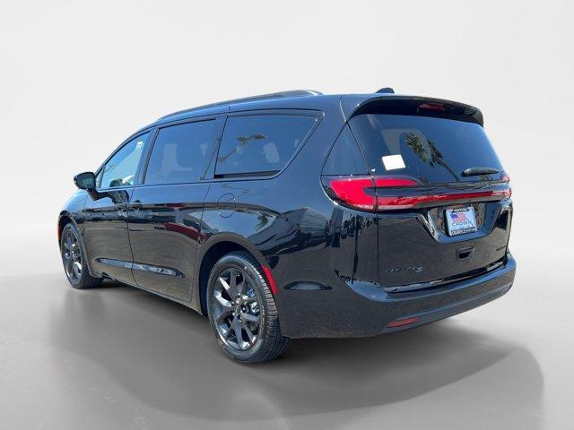 new 2024 Chrysler Pacifica car, priced at $43,320