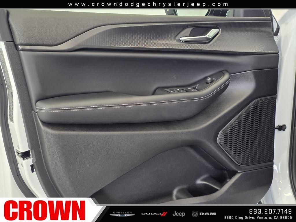 new 2025 Jeep Grand Cherokee L car, priced at $42,780