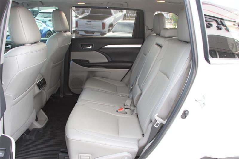 used 2019 Toyota Highlander Hybrid car, priced at $30,995