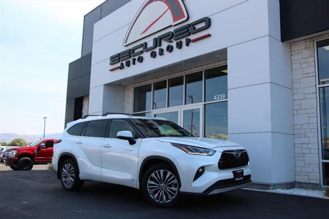 used 2020 Toyota Highlander Hybrid car, priced at $34,995