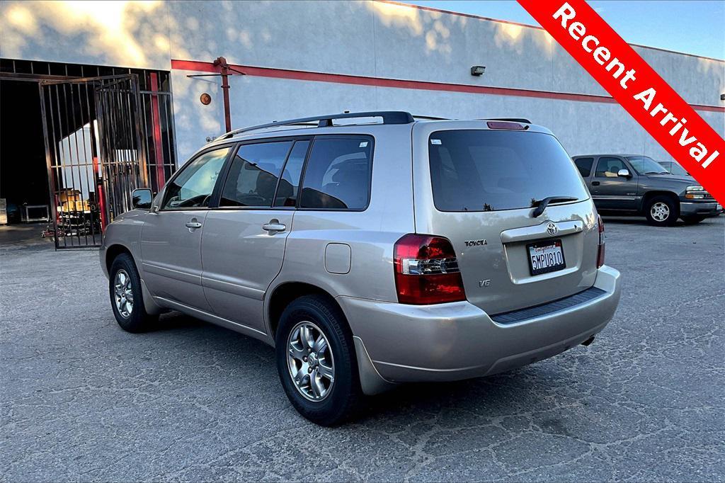 used 2005 Toyota Highlander car, priced at $11,989