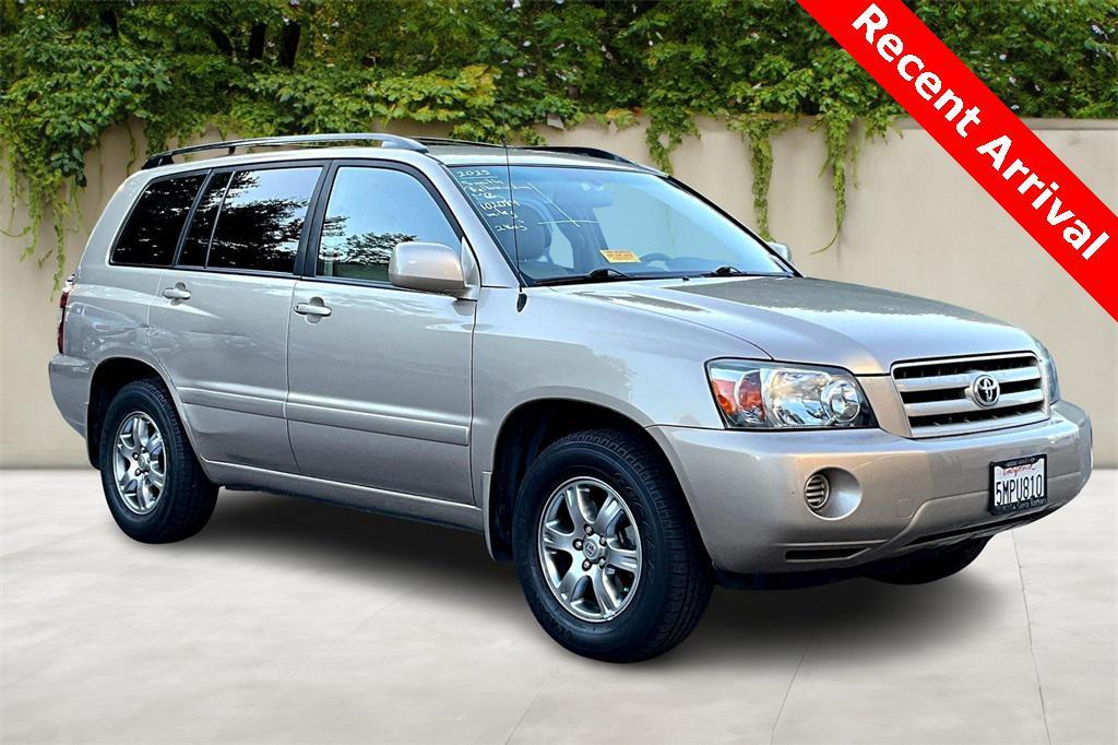 used 2005 Toyota Highlander car, priced at $11,989