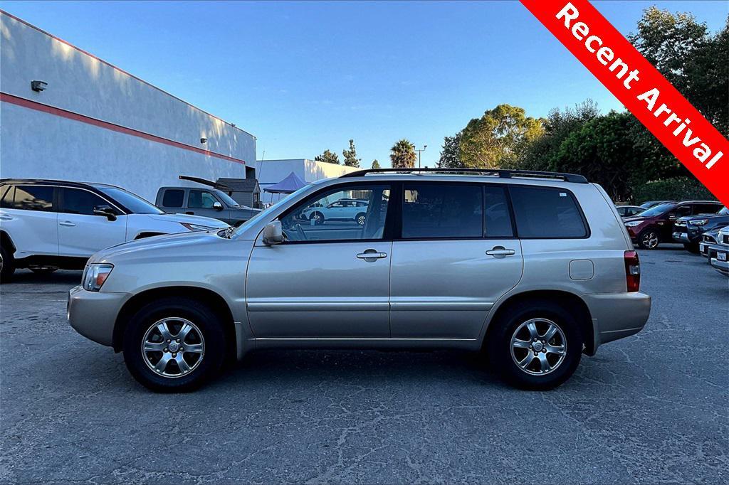 used 2005 Toyota Highlander car, priced at $11,989