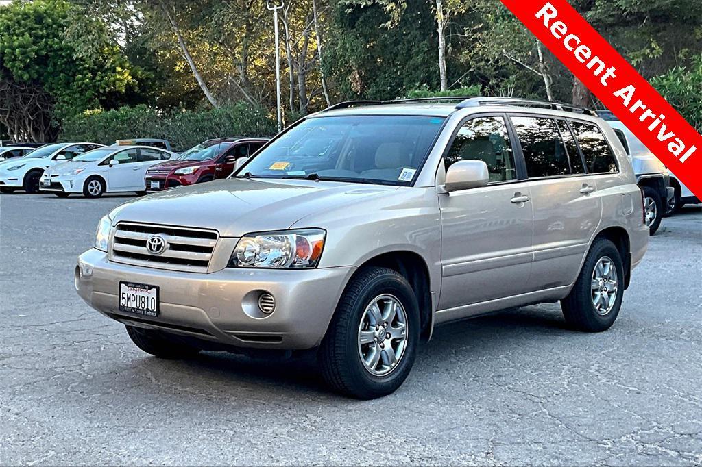 used 2005 Toyota Highlander car, priced at $11,989
