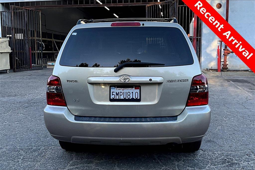 used 2005 Toyota Highlander car, priced at $11,989