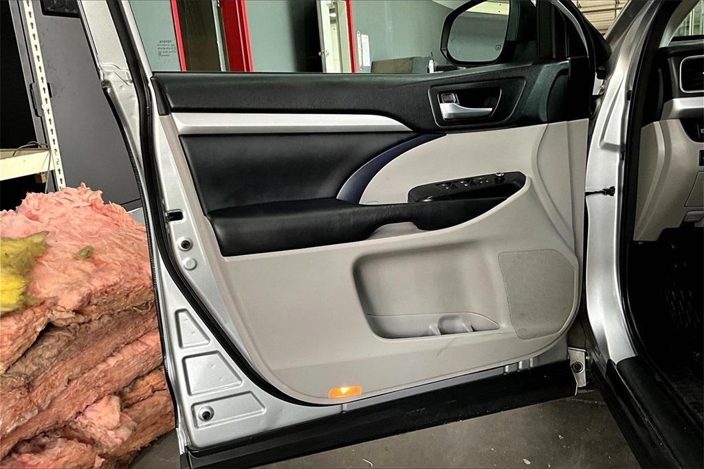 used 2018 Toyota Highlander car, priced at $21,478