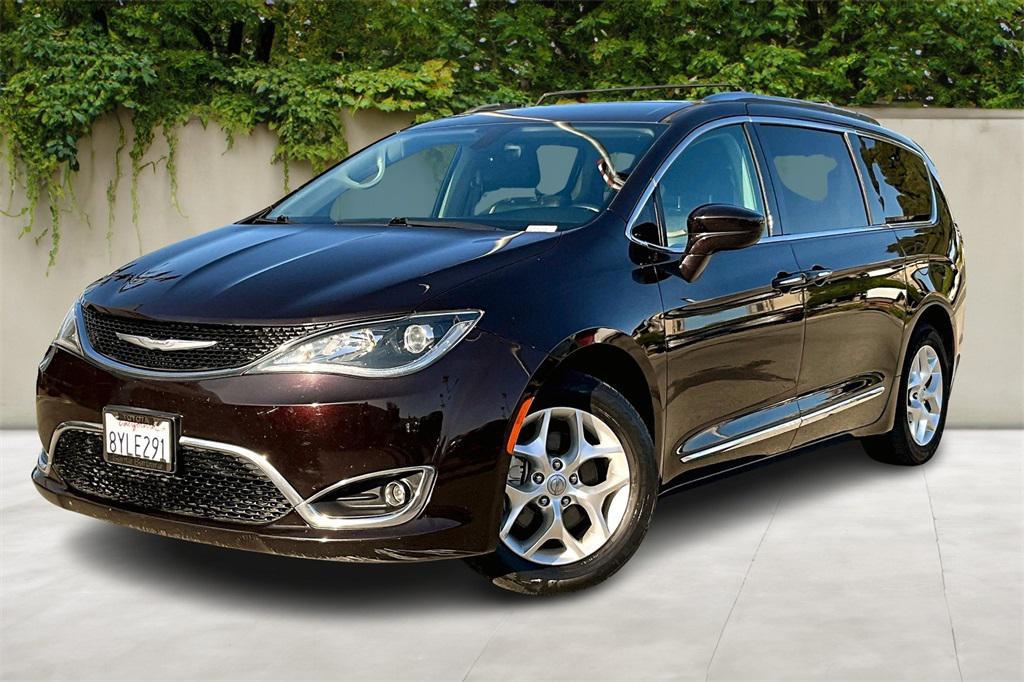 used 2017 Chrysler Pacifica car, priced at $11,986