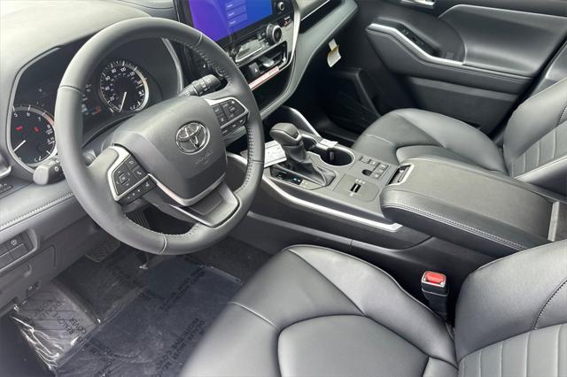 used 2025 Toyota Highlander car, priced at $46,998