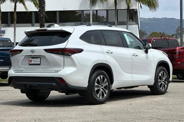 used 2025 Toyota Highlander car, priced at $46,998
