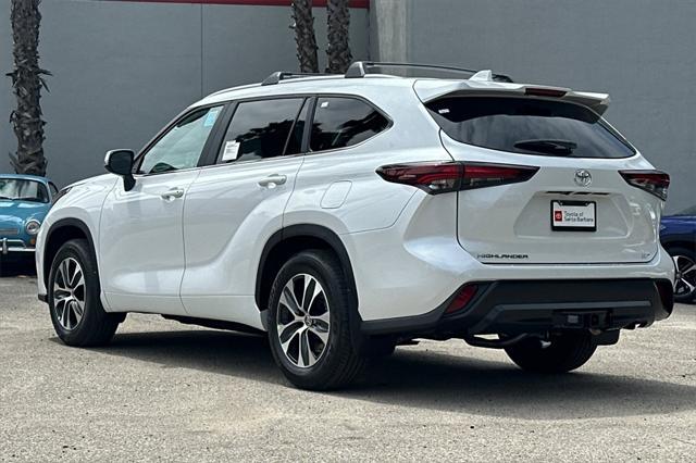 used 2025 Toyota Highlander car, priced at $46,998