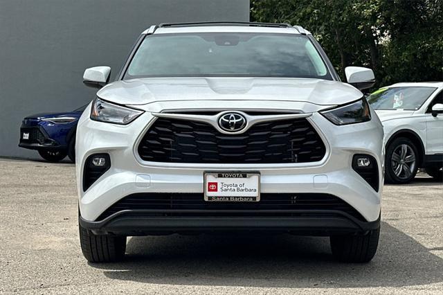 used 2025 Toyota Highlander car, priced at $46,998