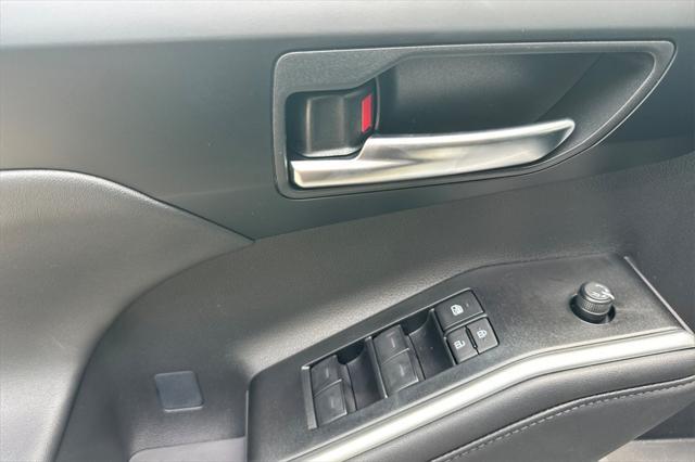 used 2025 Toyota Highlander car, priced at $46,998