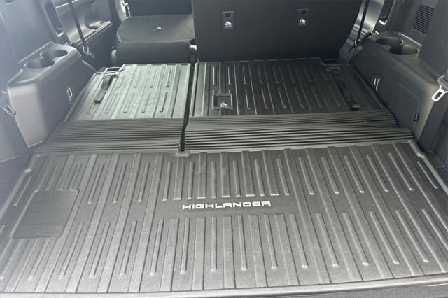 used 2025 Toyota Highlander car, priced at $46,998