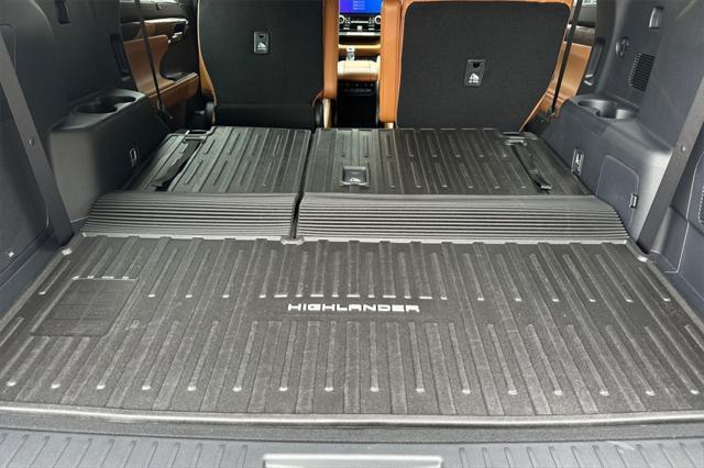new 2025 Toyota Highlander Hybrid car, priced at $57,072