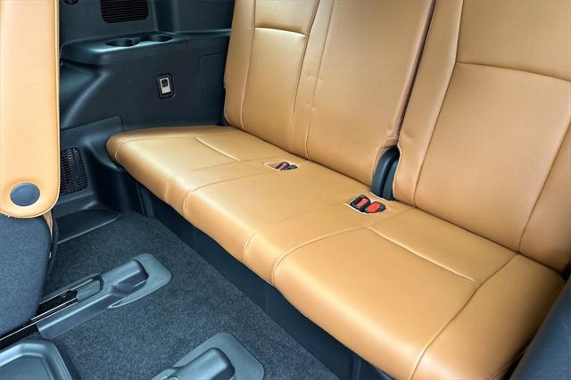 new 2025 Toyota Highlander Hybrid car, priced at $57,072