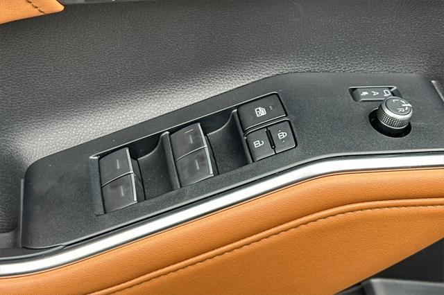 new 2025 Toyota Highlander Hybrid car, priced at $57,072