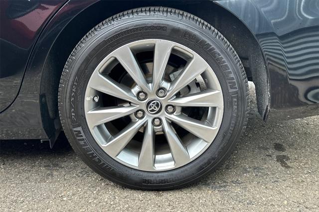 used 2015 Toyota Camry Hybrid car, priced at $15,900