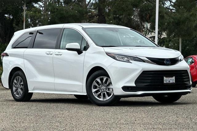 used 2022 Toyota Sienna car, priced at $39,062