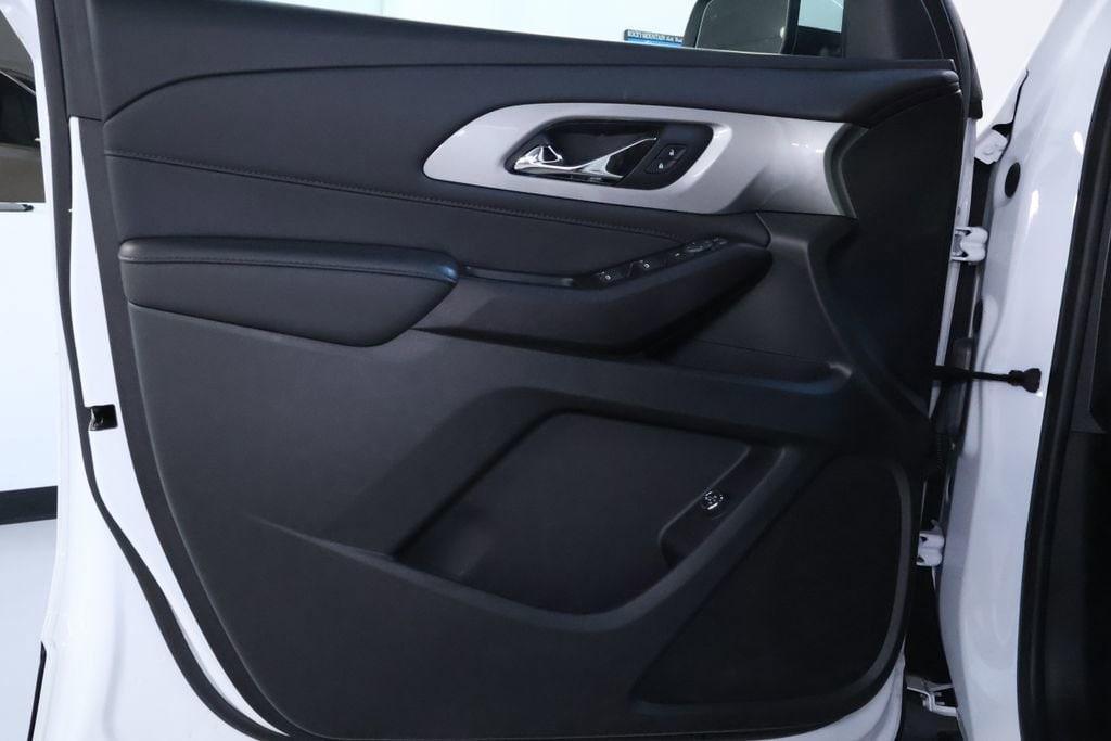 used 2023 Chevrolet Traverse car, priced at $26,498