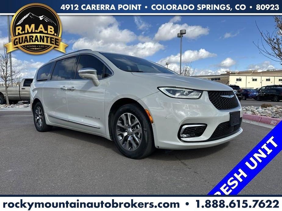 used 2021 Chrysler Pacifica Hybrid car, priced at $31,182