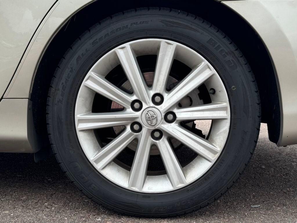 used 2014 Toyota Camry Hybrid car, priced at $13,998