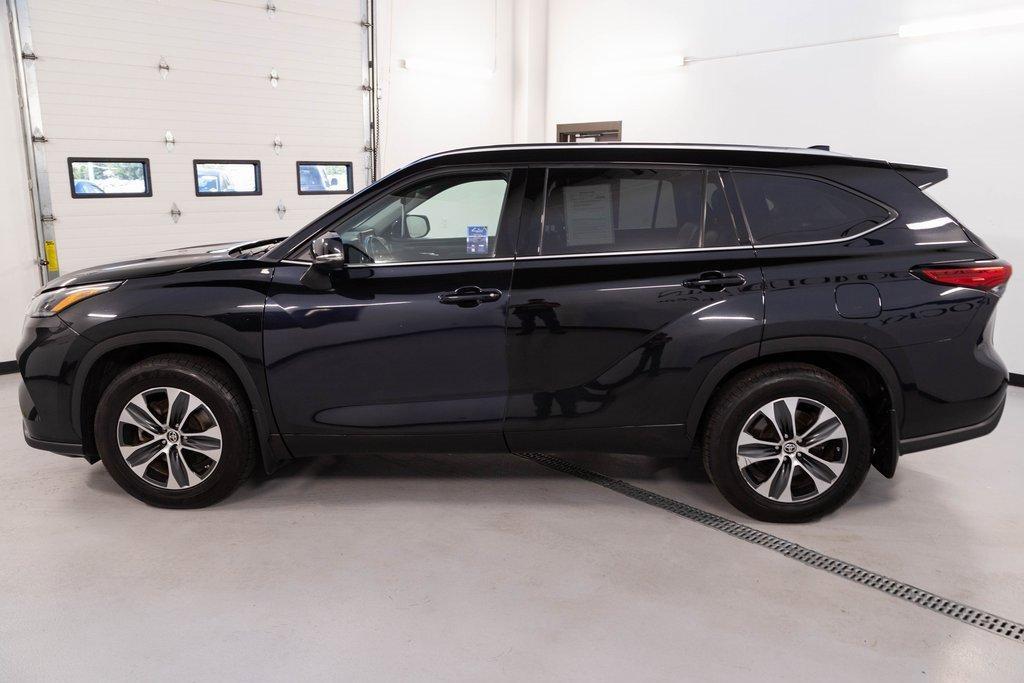 used 2021 Toyota Highlander car, priced at $29,999