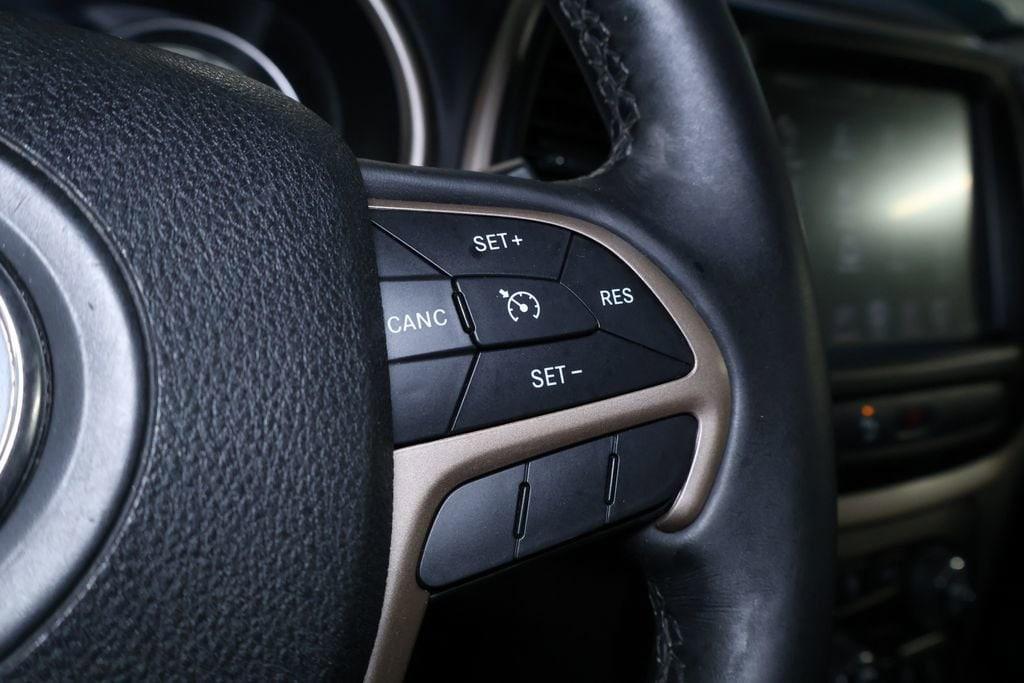 used 2015 Jeep Cherokee car, priced at $11,498