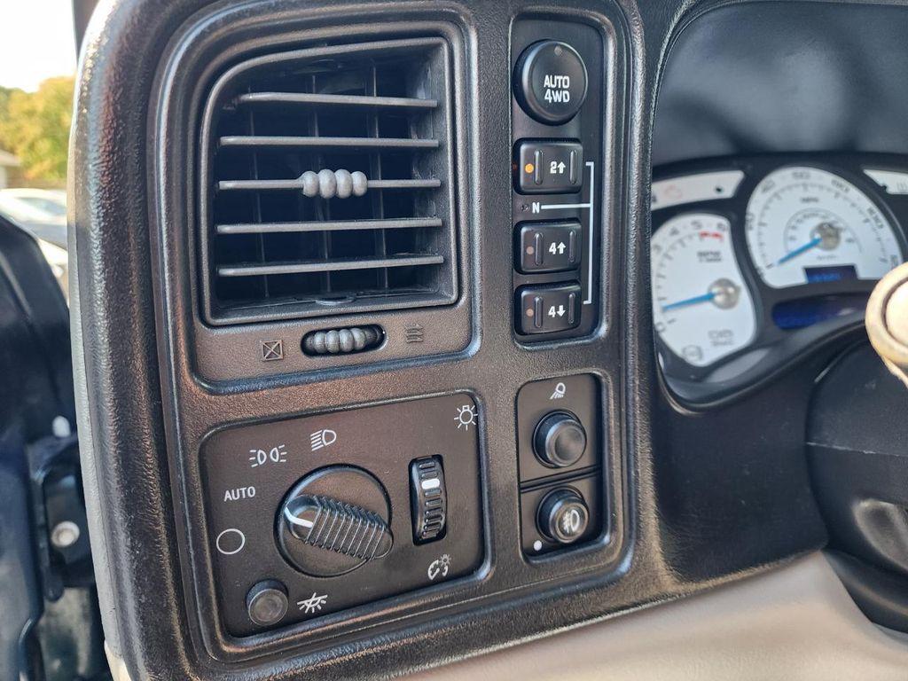 used 2005 Chevrolet Avalanche car, priced at $7,995