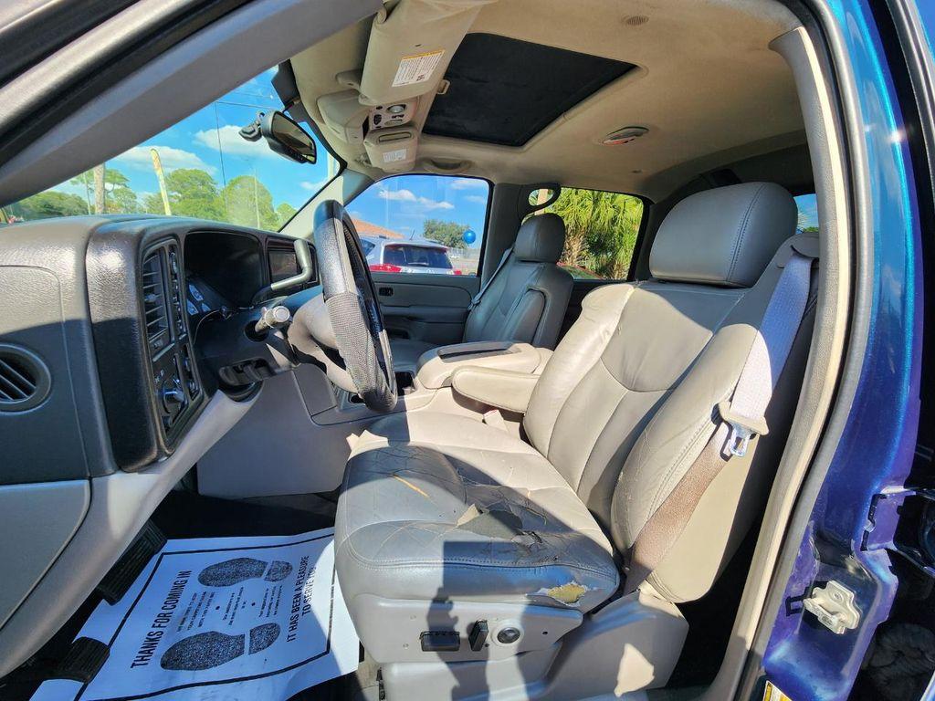 used 2005 Chevrolet Avalanche car, priced at $7,995