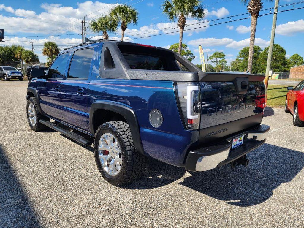 used 2005 Chevrolet Avalanche car, priced at $7,995