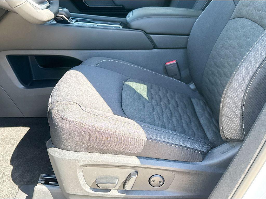 new 2025 Nissan Pathfinder car, priced at $31,900