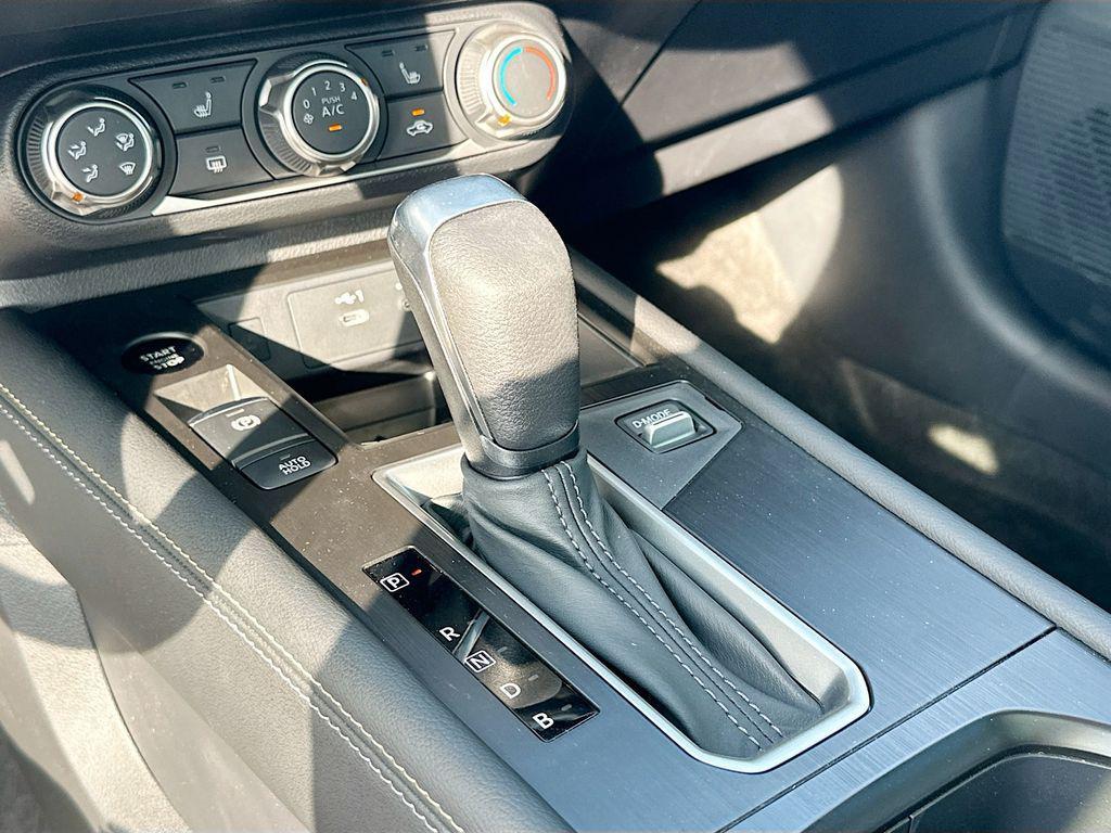 new 2025 Nissan Kicks car, priced at $25,649