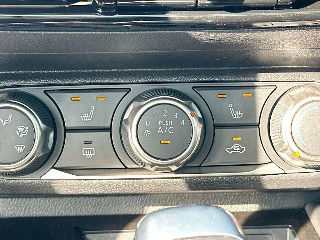 new 2025 Nissan Kicks car, priced at $25,649