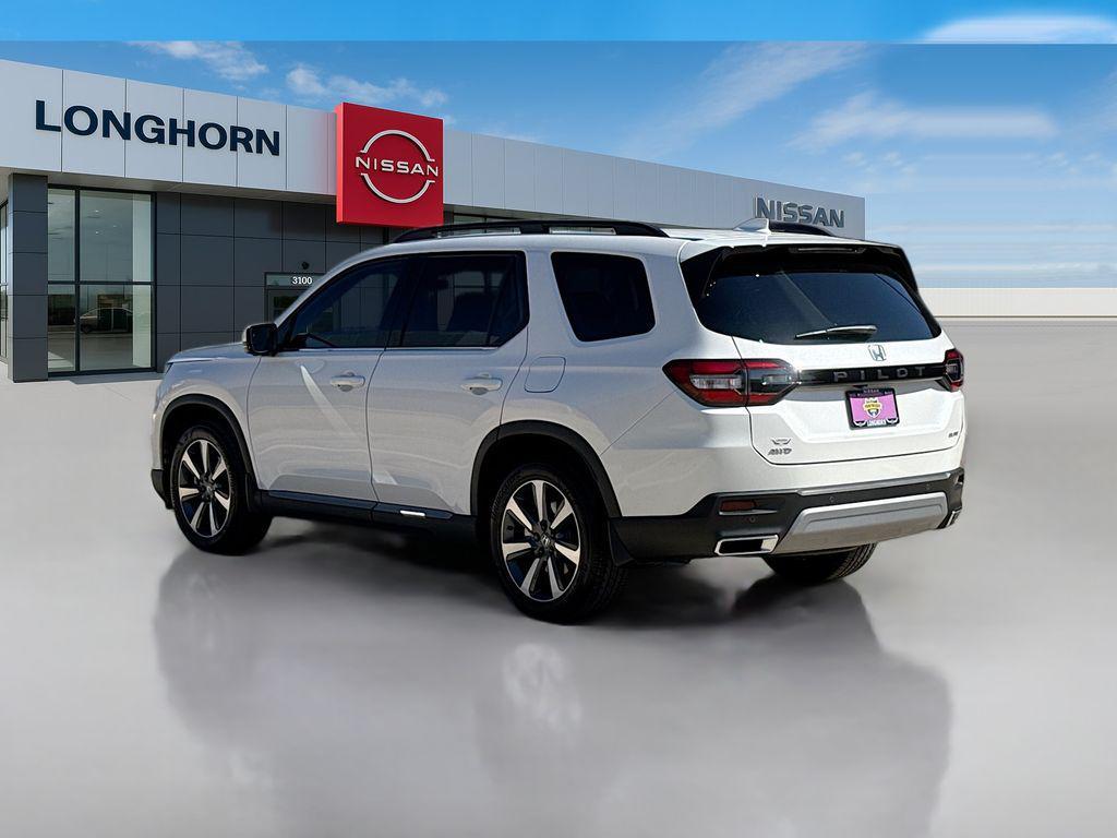 used 2025 Honda Pilot car, priced at $49,182