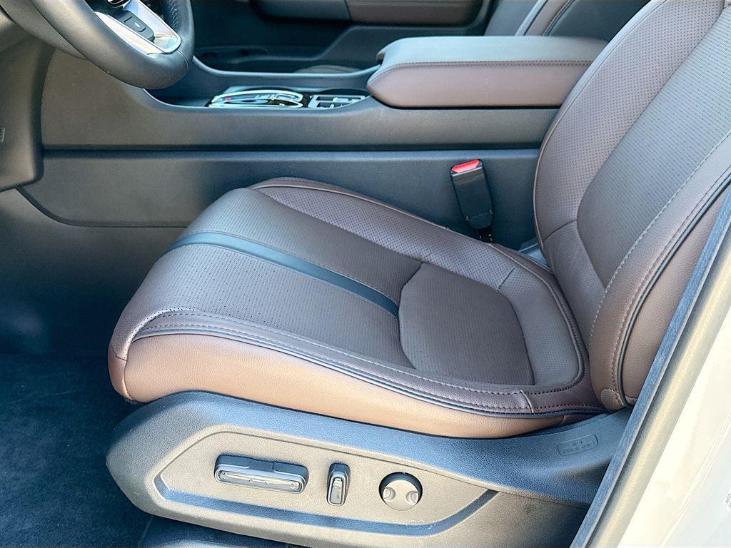 used 2025 Honda Pilot car, priced at $49,182