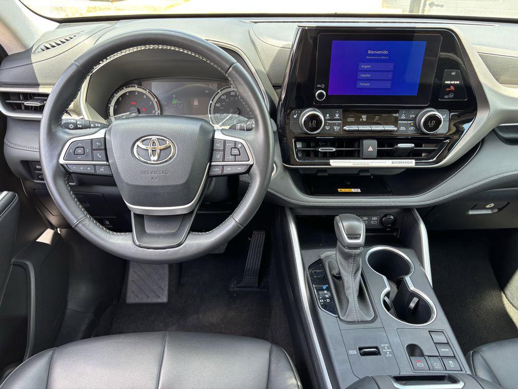 used 2024 Toyota Highlander car, priced at $34,700