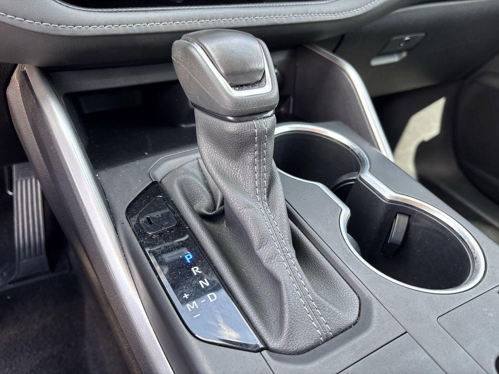 used 2024 Toyota Highlander car, priced at $34,700