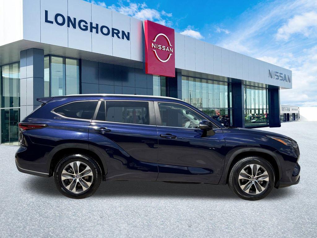 used 2024 Toyota Highlander car, priced at $34,700