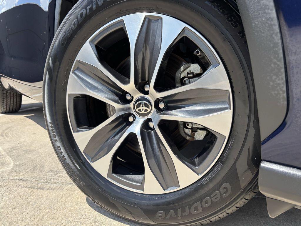 used 2024 Toyota Highlander car, priced at $34,700