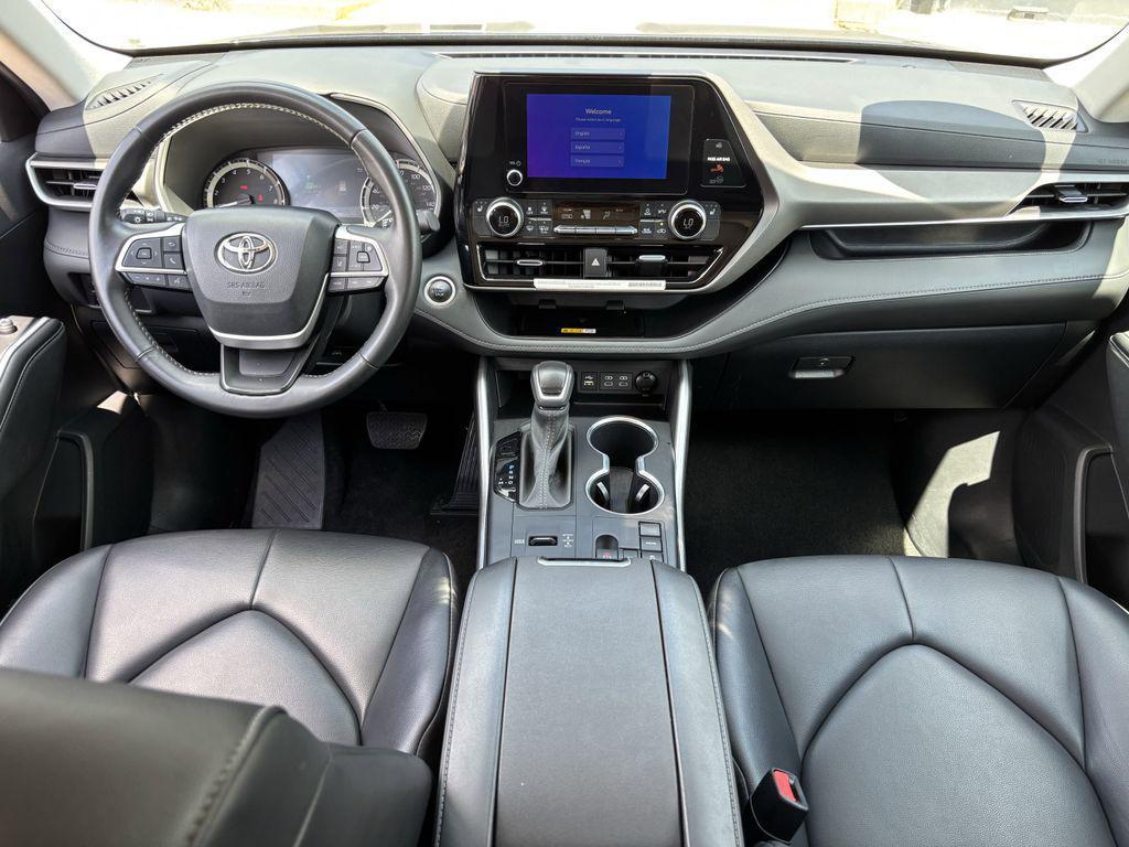used 2024 Toyota Highlander car, priced at $34,700