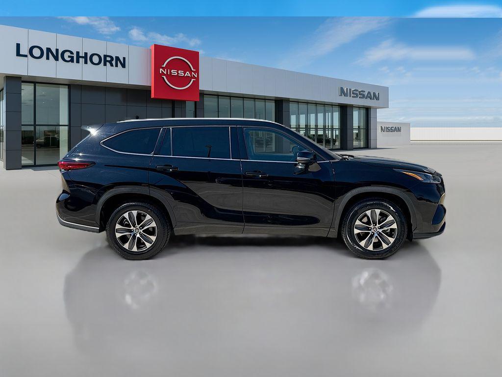 used 2022 Toyota Highlander car, priced at $31,982