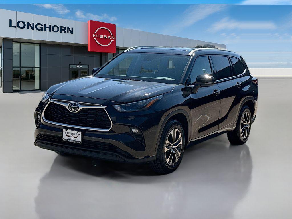 used 2022 Toyota Highlander car, priced at $31,982