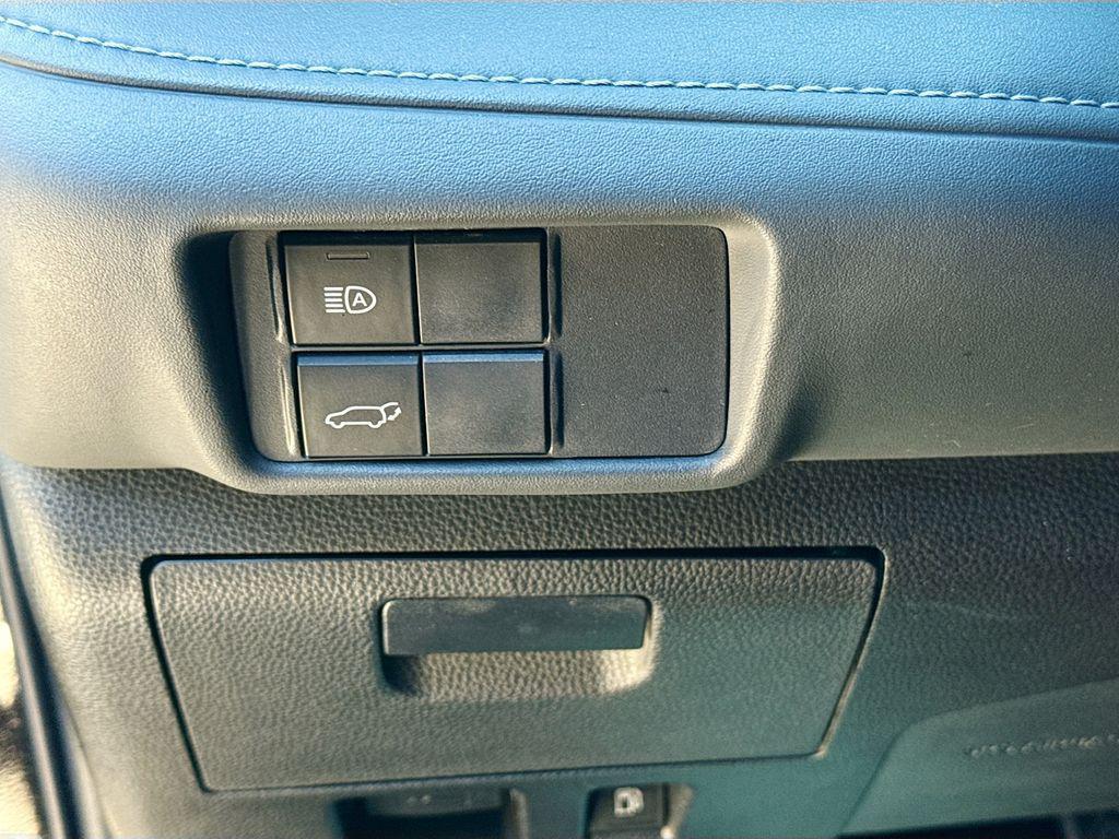 used 2022 Toyota Highlander car, priced at $31,982