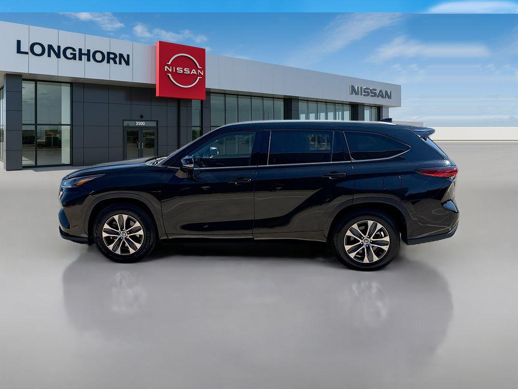 used 2022 Toyota Highlander car, priced at $31,982