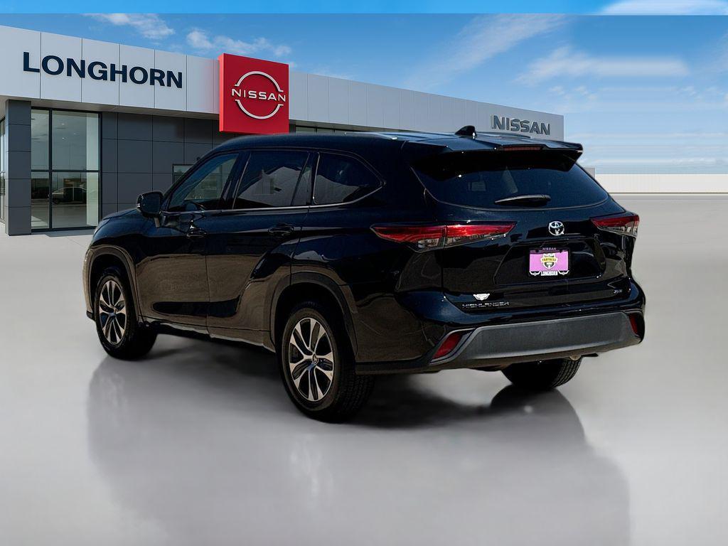 used 2022 Toyota Highlander car, priced at $31,982